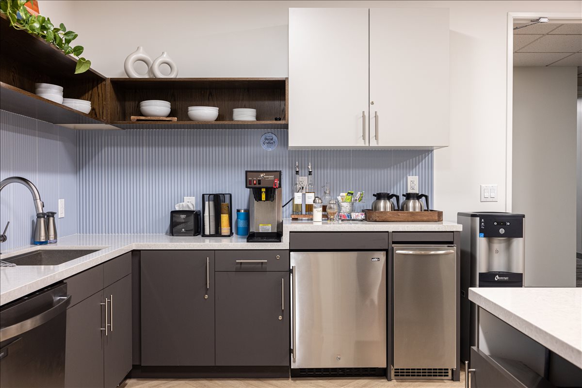 3478 Buskirk Ave Office Images