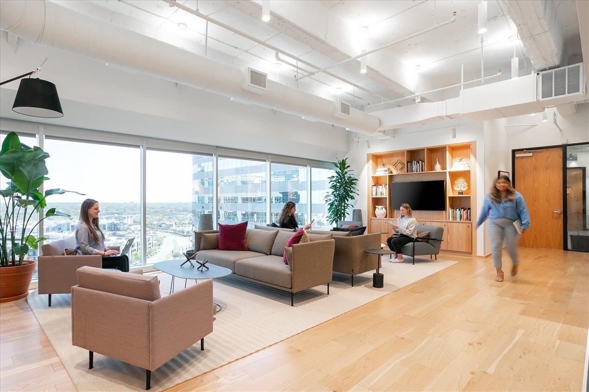 The Colonnade, 15305 Dallas Pkwy Office Space - Addison