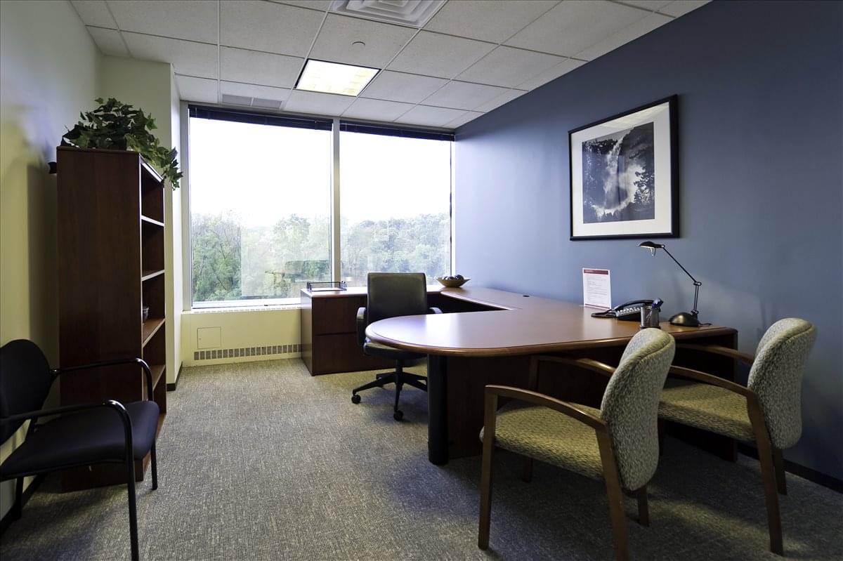 520 White Plains Rd Office Images