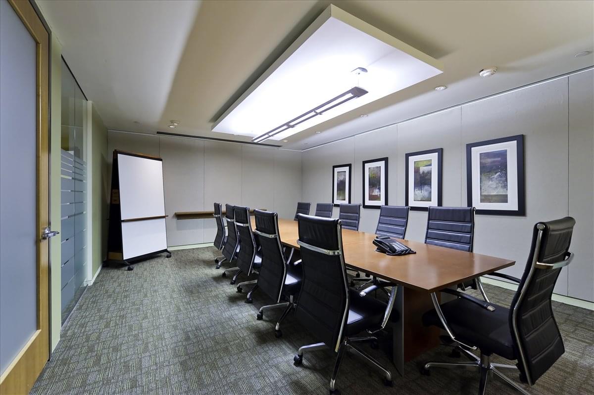 520 White Plains Rd Office Images