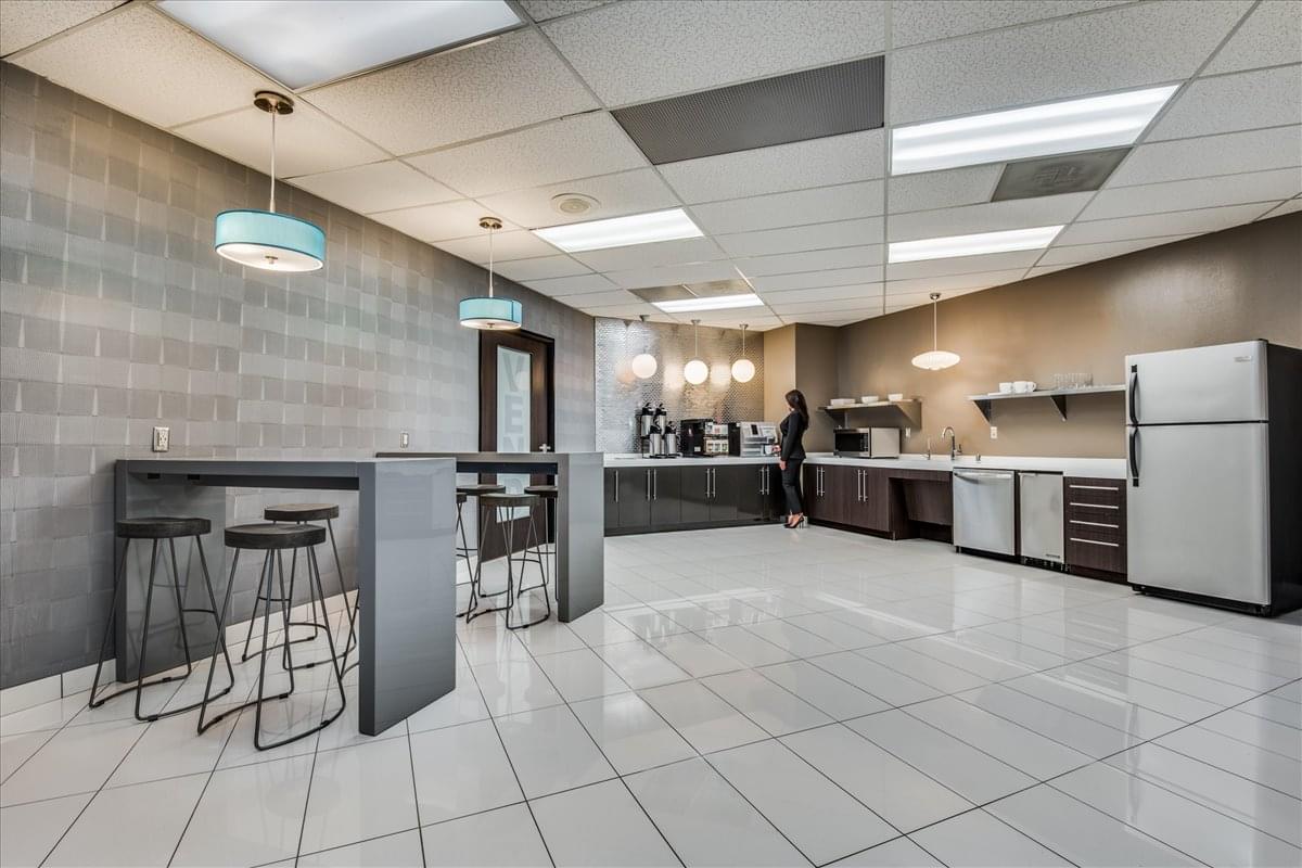 1701 W Northwest Hwy Office Images