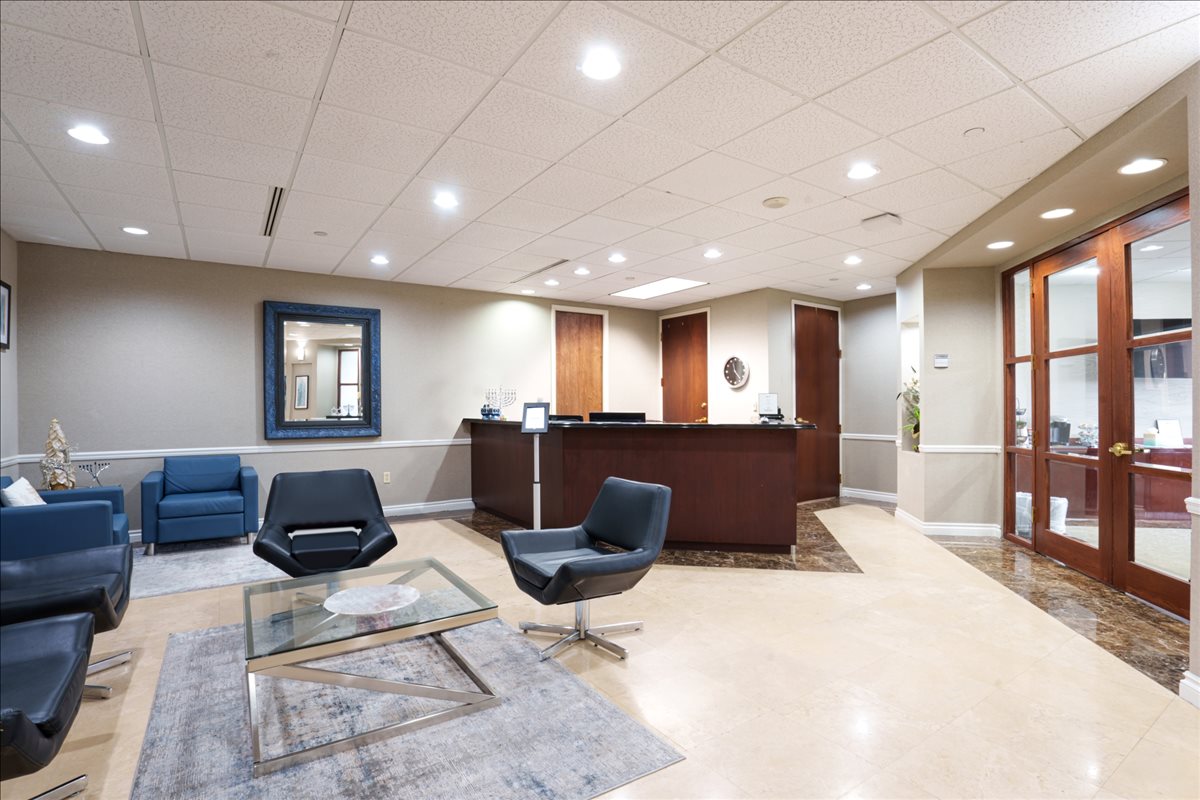 500 South Australian Avenue, Suite 500 and 600 Office Images