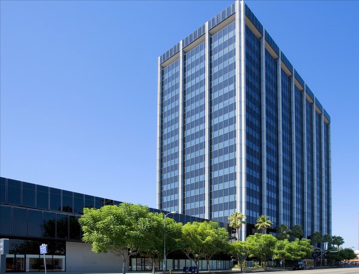 15760 Ventura Blvd available for companies in Encino