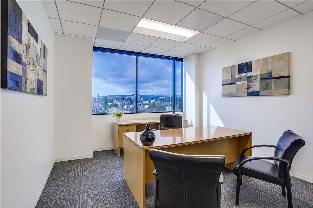 35 North Lake Avenue, Suite 710 Office Images