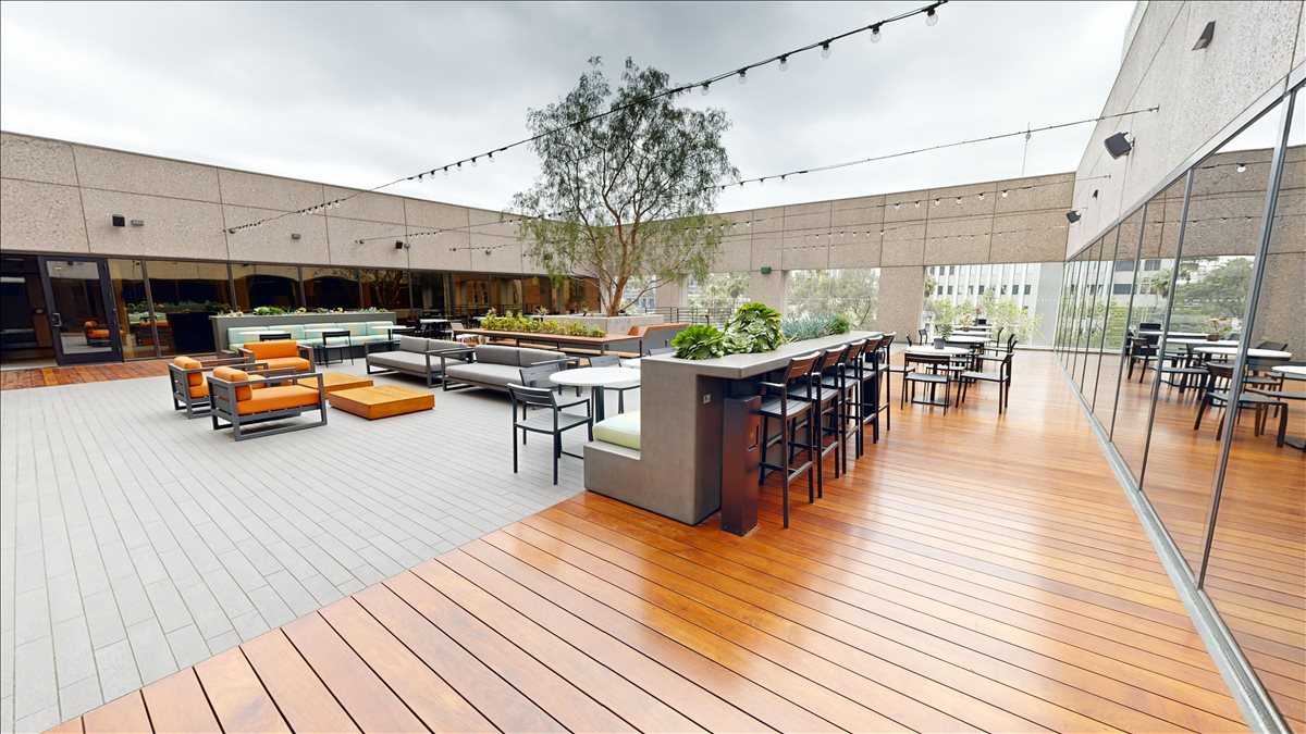 915 Wilshire Boulevard Office Images