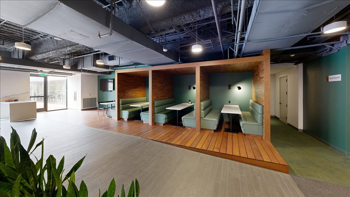 915 Wilshire Boulevard Office Images