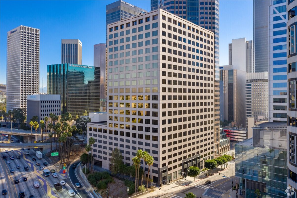 915 Wilshire Boulevard Office Images