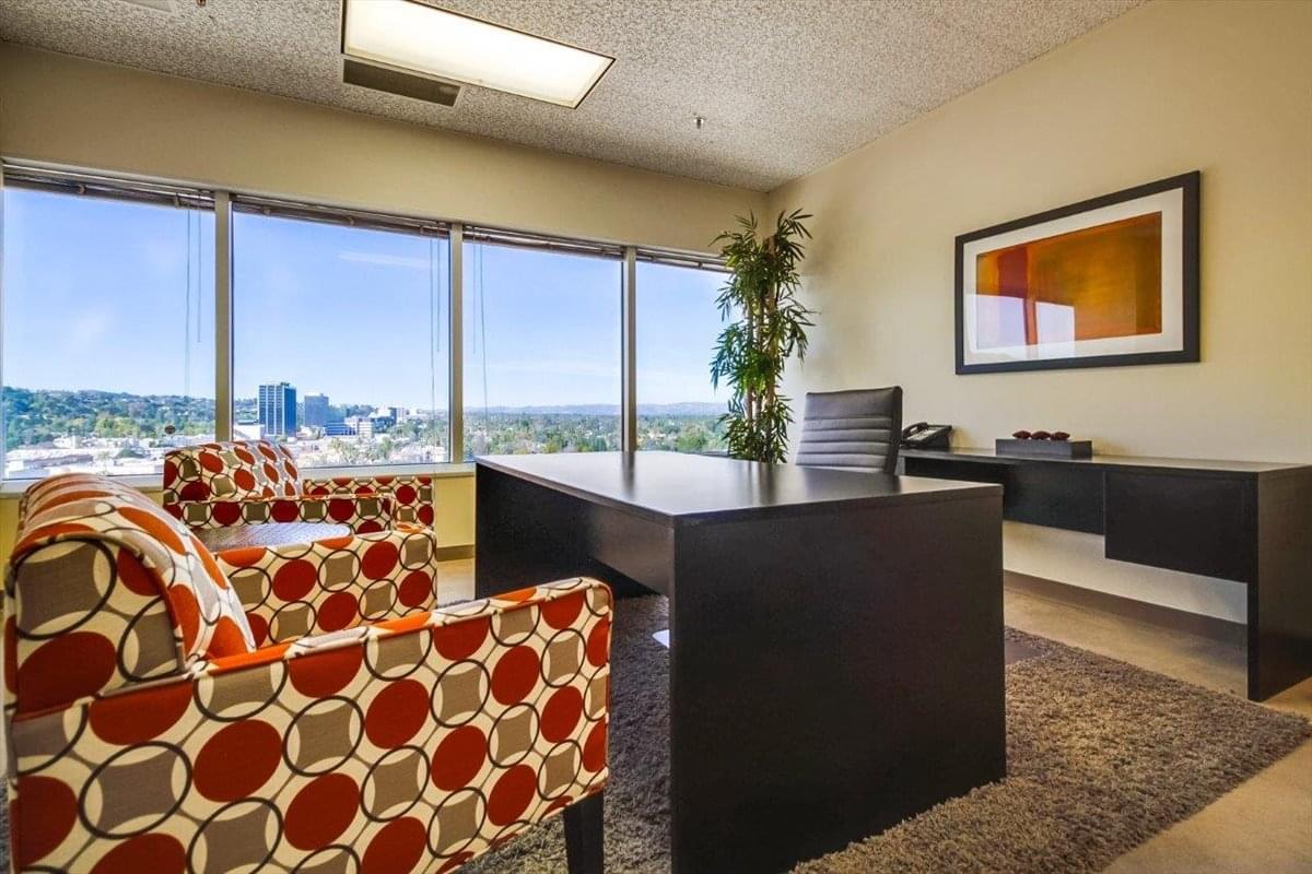 Comerica Bank Building, 15303 Ventura Blvd Office Images