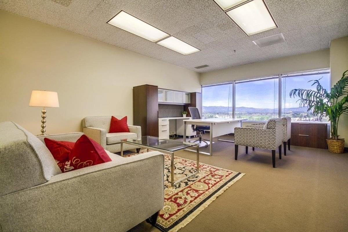 Comerica Bank Building, 15303 Ventura Blvd Office Images