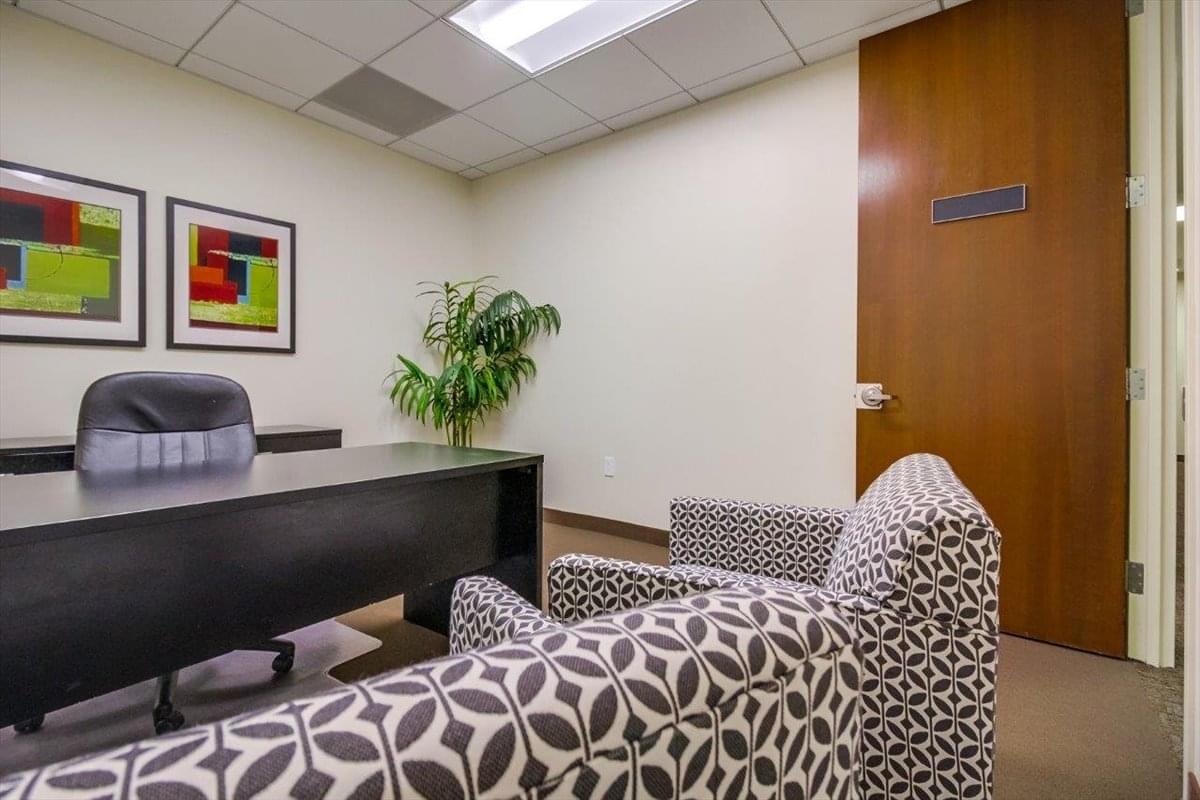 Comerica Bank Building, 15303 Ventura Blvd Office Space - Sherman Oaks