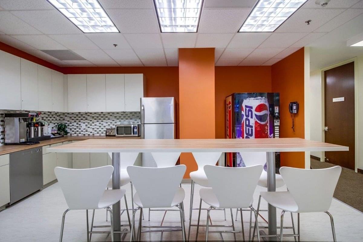 Comerica Bank Building, 15303 Ventura Blvd Office Space - Sherman Oaks