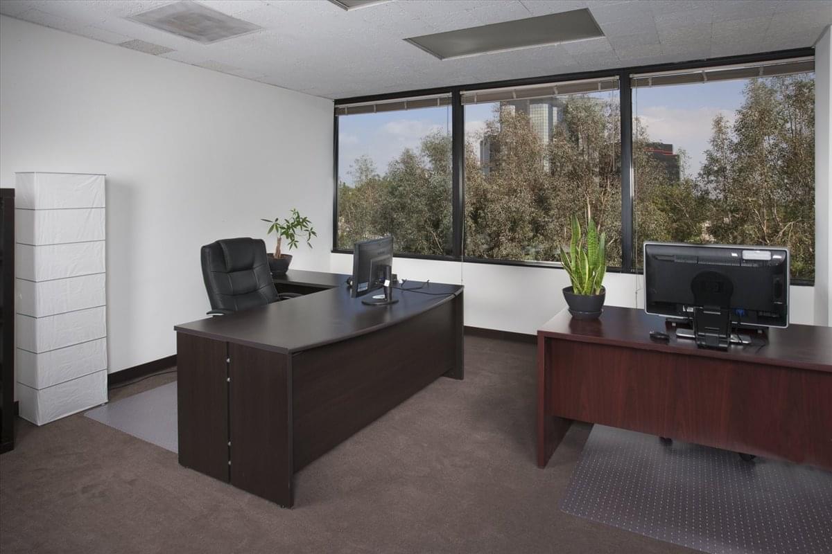 Warner Center, 5850 Canoga Ave Office Space - Woodland Hills