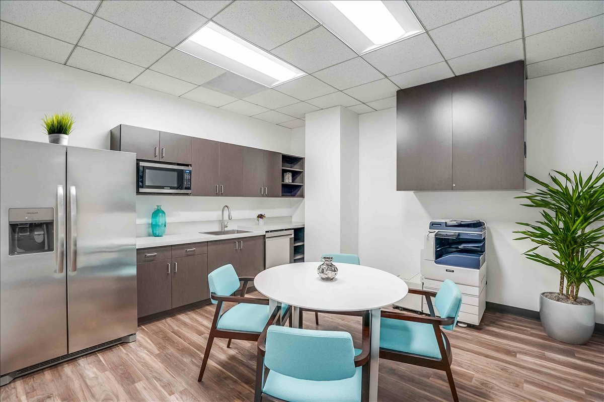 21031 Ventura Boulevard, Suite 200, Woodland Hills Corporate Center Office Space - Woodland Hills