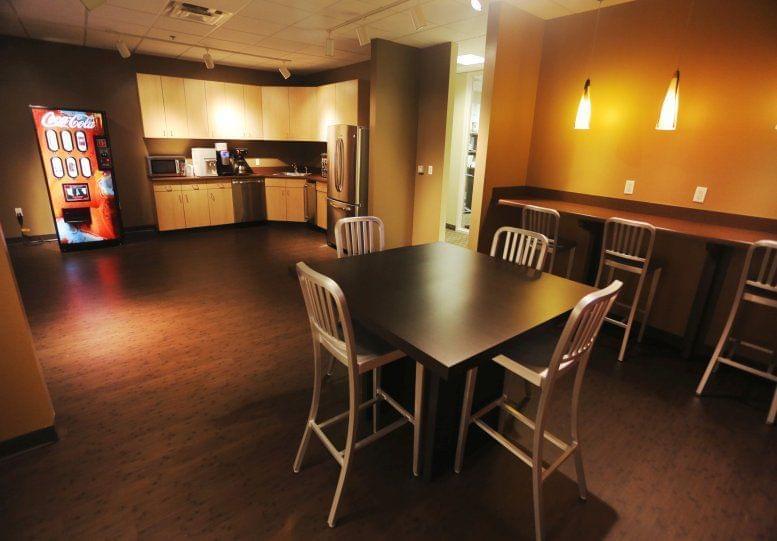 The Colonnade Center, 1661 International Place Dr Office Space - Memphis