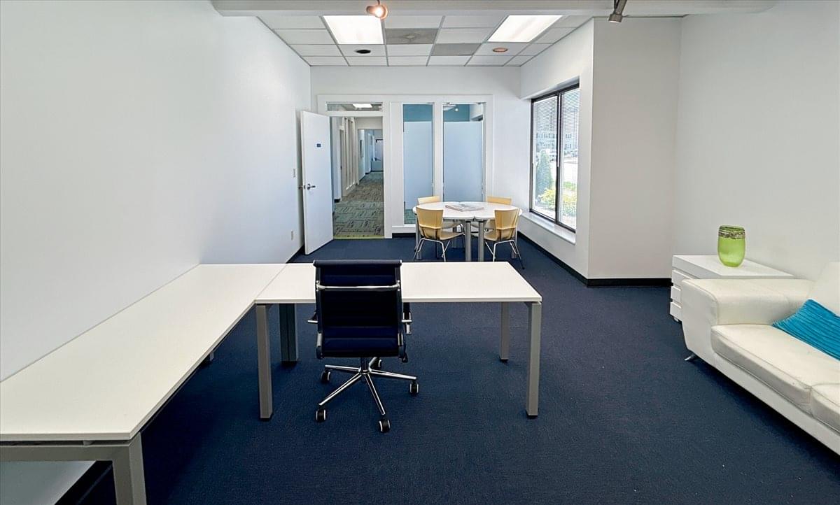516 W Friendly Ave, 1st Floor Office Images