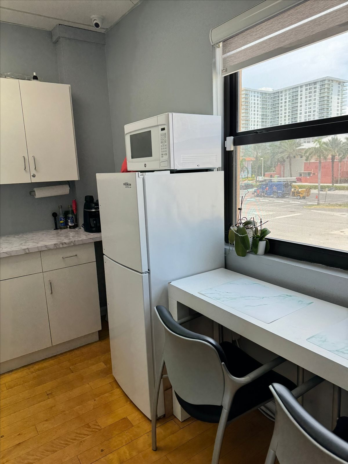 17100 Collins Avenue, Suite 209 Office Images