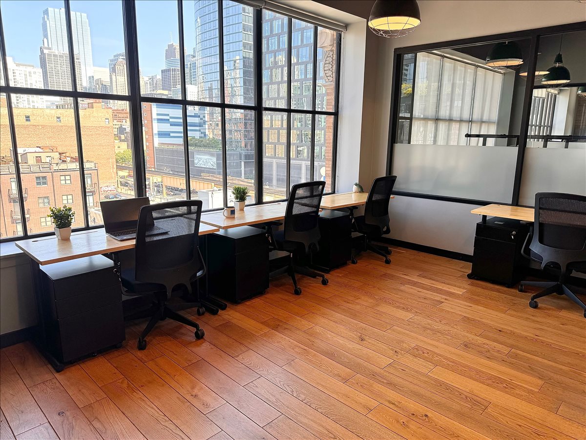220 N Green St Office Images