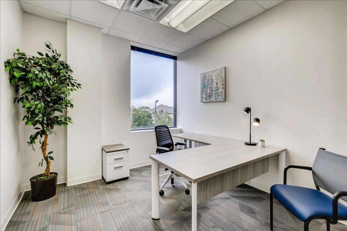 8720 Silverado Trail Office Images