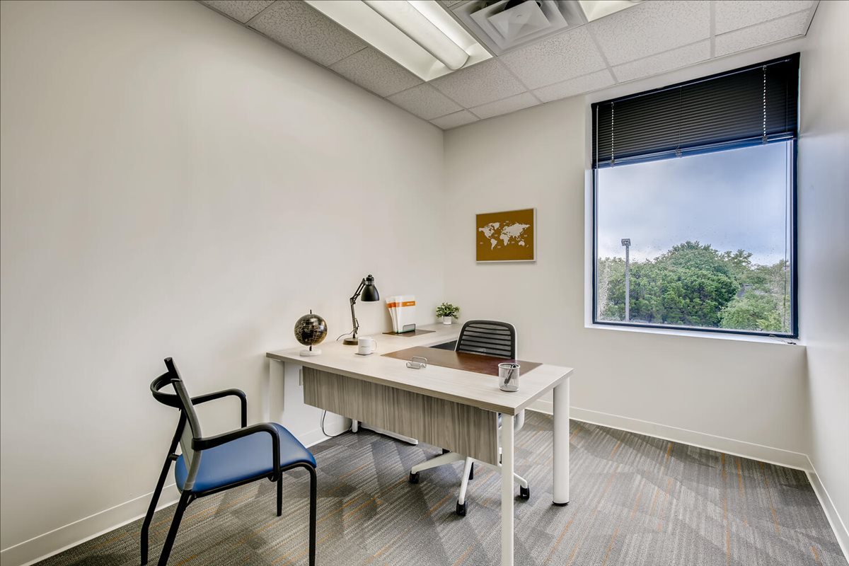 8720 Silverado Trail Office Images