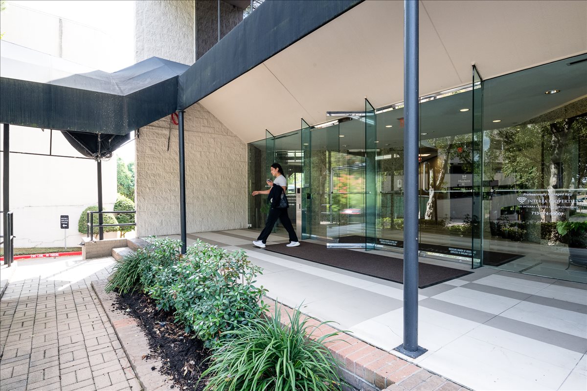 4801 Woodway Drive, Suite 300E Office Images