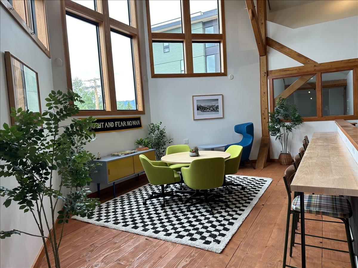 1716 W Babcock Street Office Images