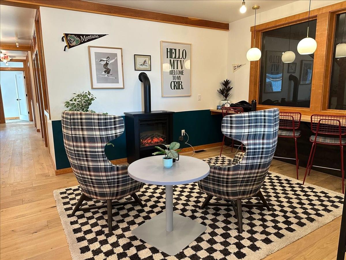 1716 W Babcock Street Office Images