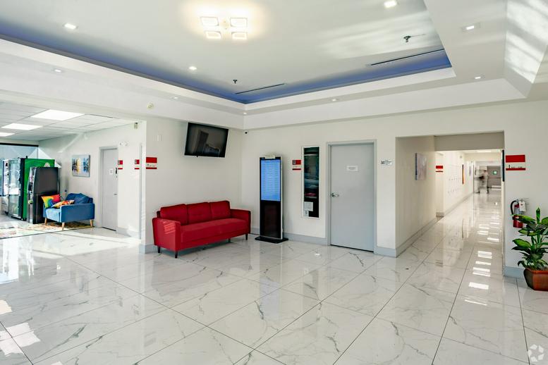 2950 W. Cypress Creek Rd., STE 103 Office Images