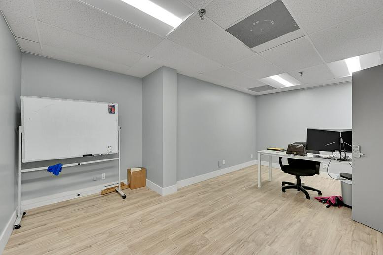 3001 Southwest 10th Street Office Images