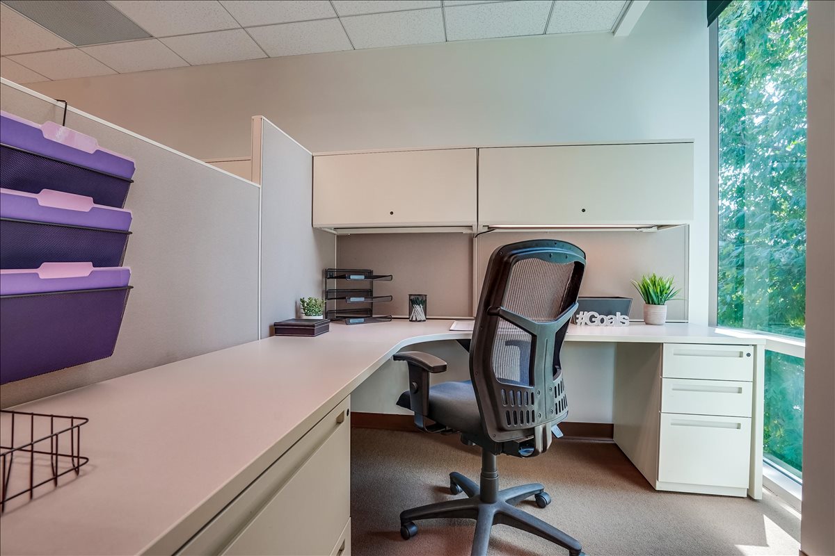 Westlake Corporate Plaza, 2625 Townsgate Rd Office Space - Westlake Village