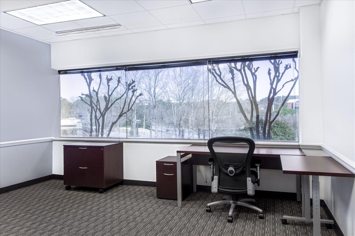 One Perimeter Park South Office Images