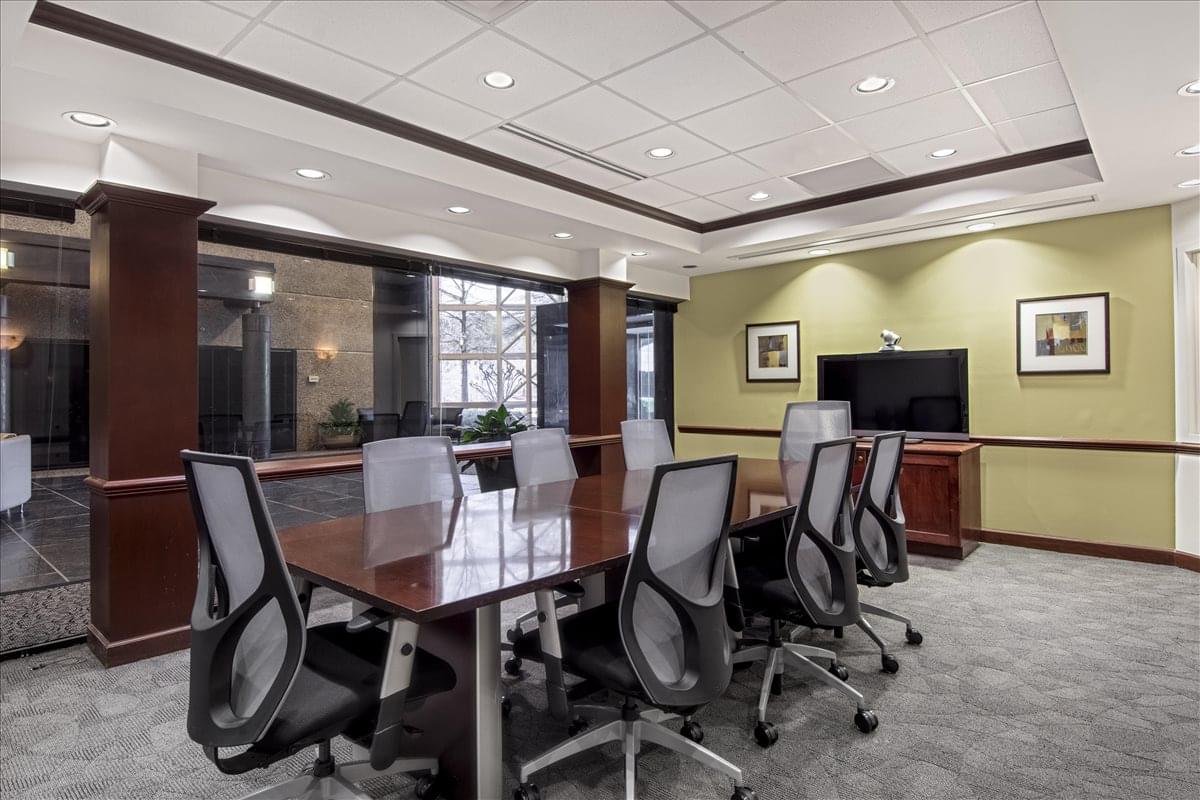 One Perimeter Park South Office Images