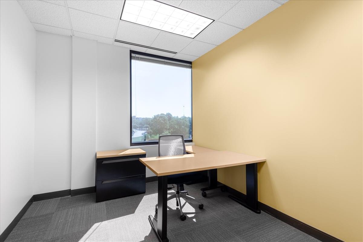 University Executive Park, 301 McCullough Dr Office Space - Charlotte