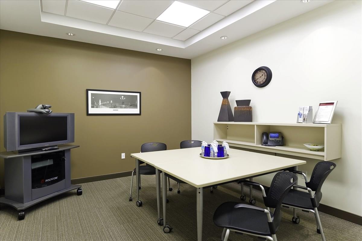 Bentonville Plaza, 609 SW 8th St Office Images