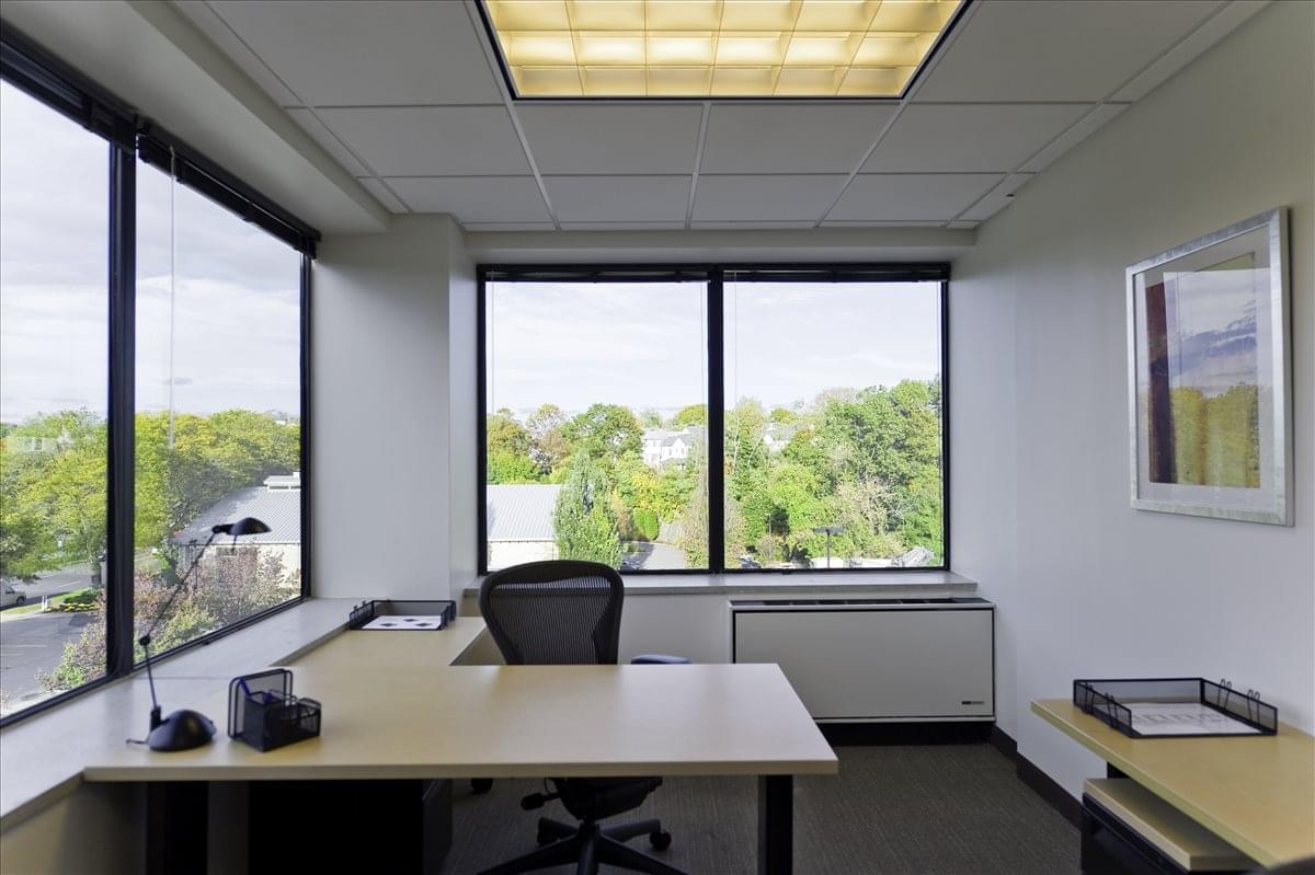 500 West Putnam Avenue Office Images