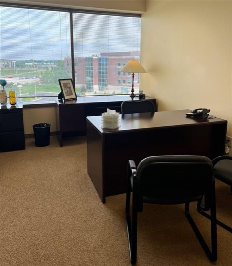 1900 Polaris Parkway, Suite 450 Office Images