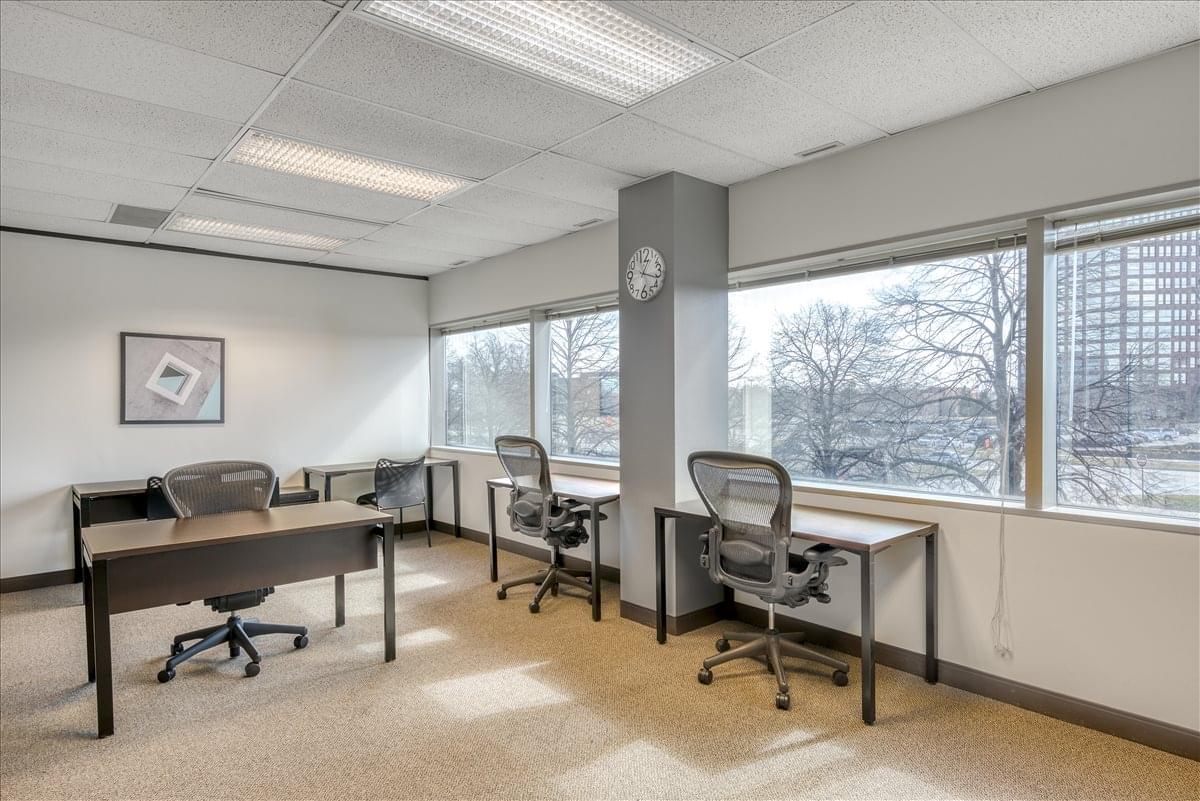 Liberty Center, 100 W Big Beaver Rd Office Space - Troy