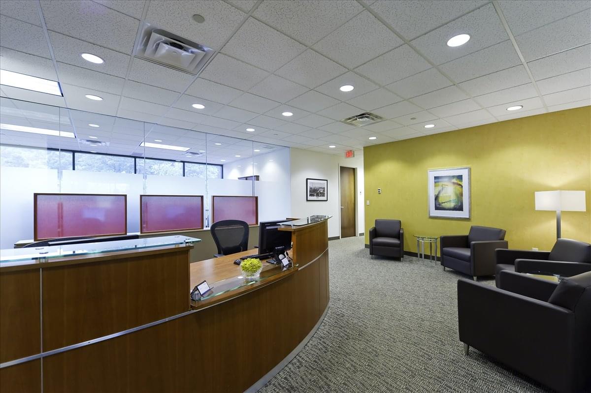 6100 Oak Tree Blvd Office Images