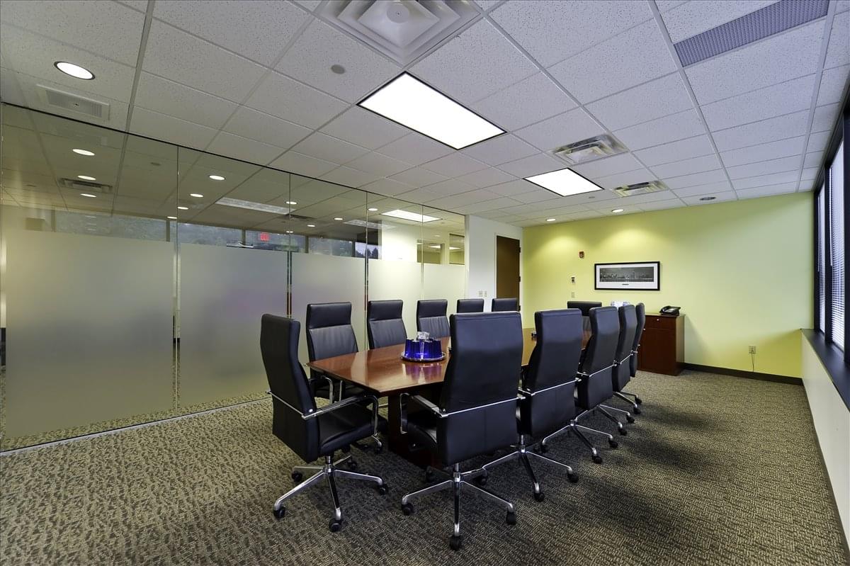 6100 Oak Tree Blvd Office Images