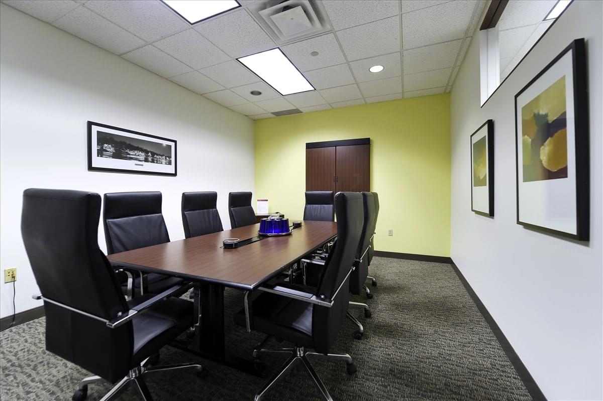 6100 Oak Tree Blvd Office Images