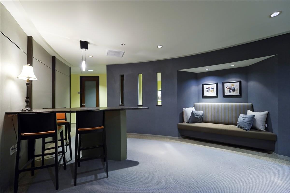 Kruse Center, 4800 Meadows Rd, Walluga Office Space - Lake Oswego