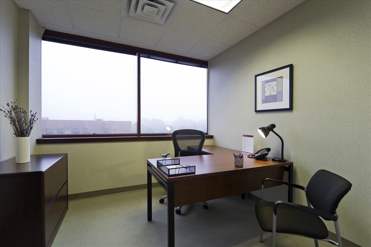41 University Dr Office Images