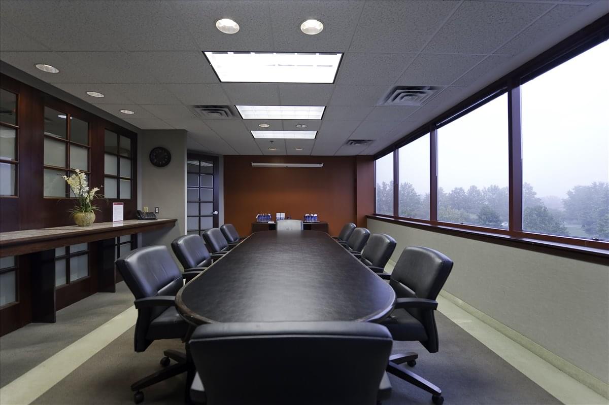 41 University Dr Office Images