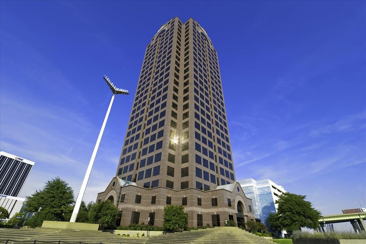 Dominion Tower available for companies in Norfolk