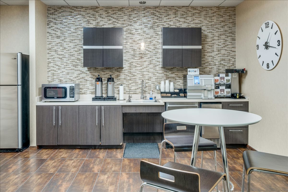 Three Galleria Tower, 13155 Noel Rd Office Space - North Dallas