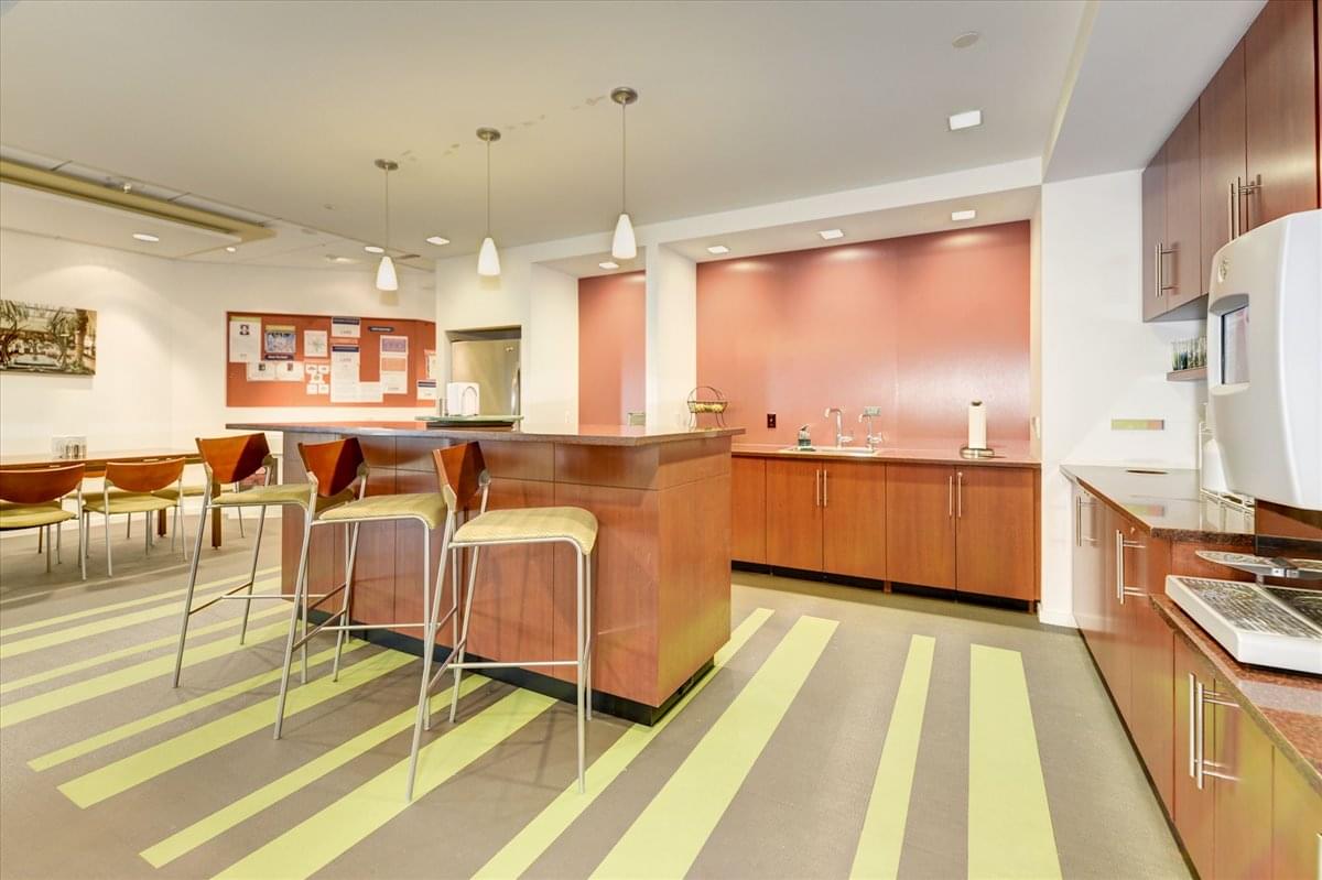 1750 Tysons Blvd Office Images