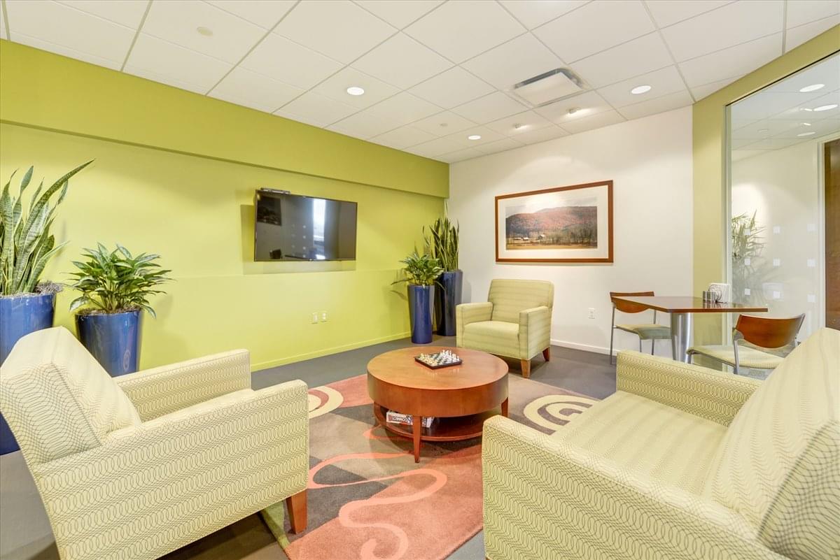 1750 Tysons Blvd Office Images