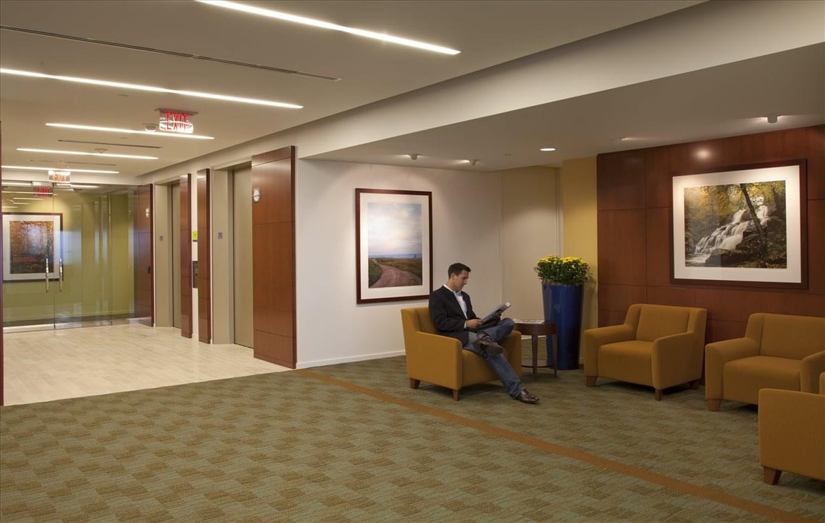 1750 Tysons Blvd Office Images