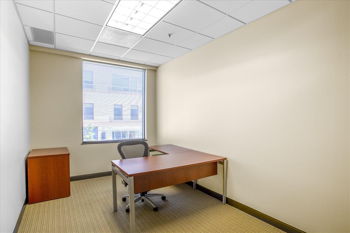 Country Club Plaza, 435 Nichols Rd, Plaza Area Office Space - Kansas City