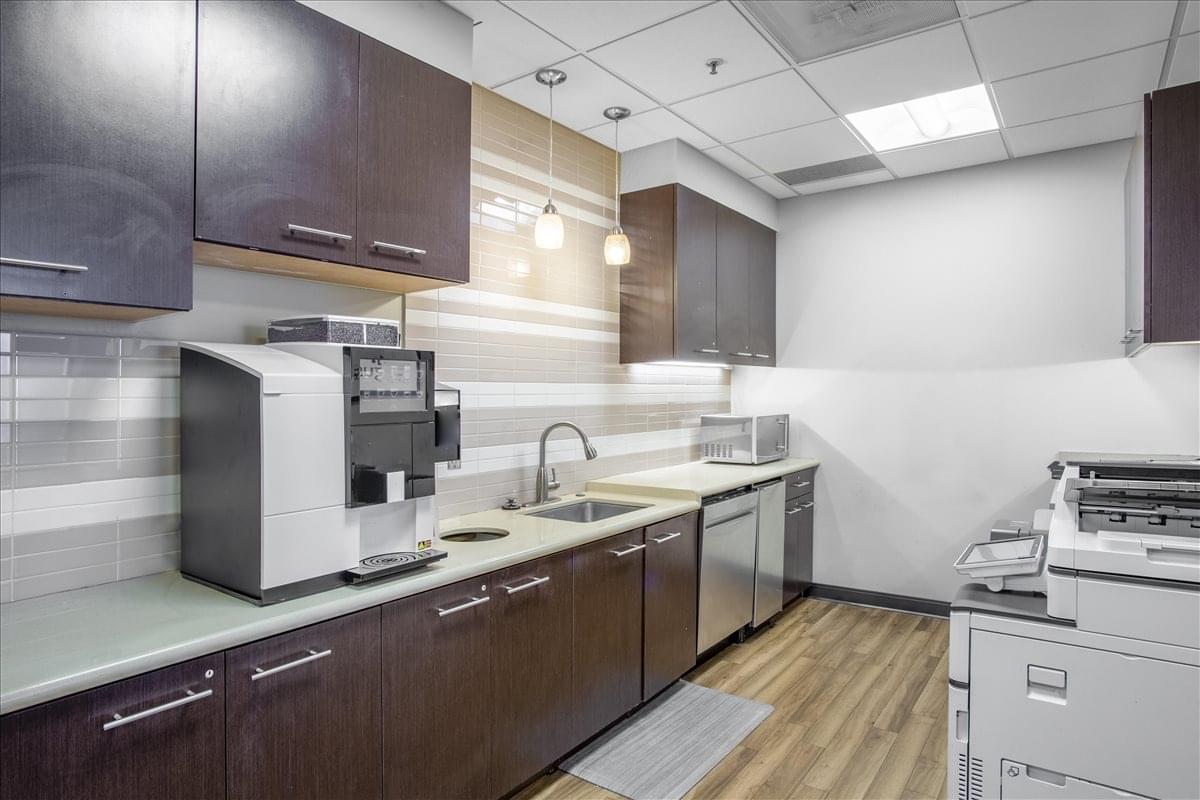 Country Club Plaza, 435 Nichols Rd, Plaza Area Office Space - Kansas City