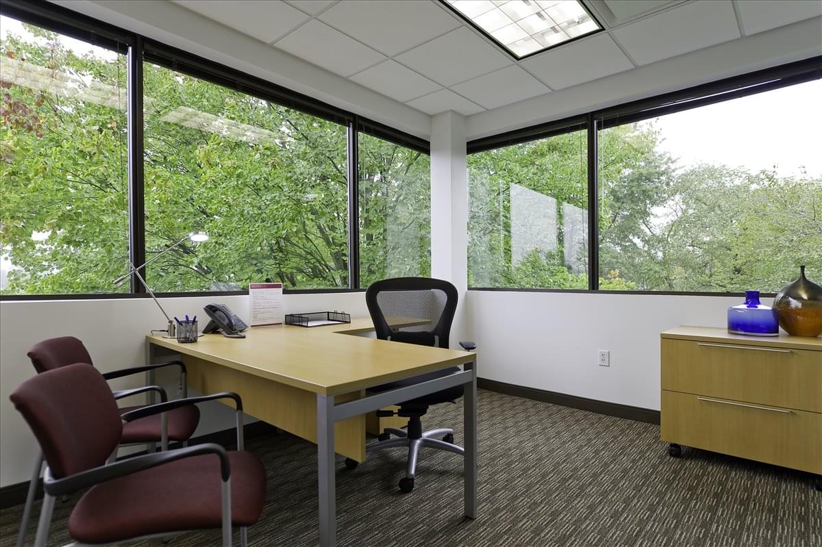 100 Horizon Center Blvd Office Images